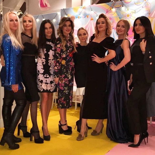 Фото с вечеринки в честь Теоны Омаровой Фото с вечеринки в честь Теоны Омаровой