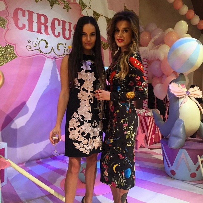 Фото с вечеринки в честь Теоны Омаровой Фото с вечеринки в честь Теоны Омаровой