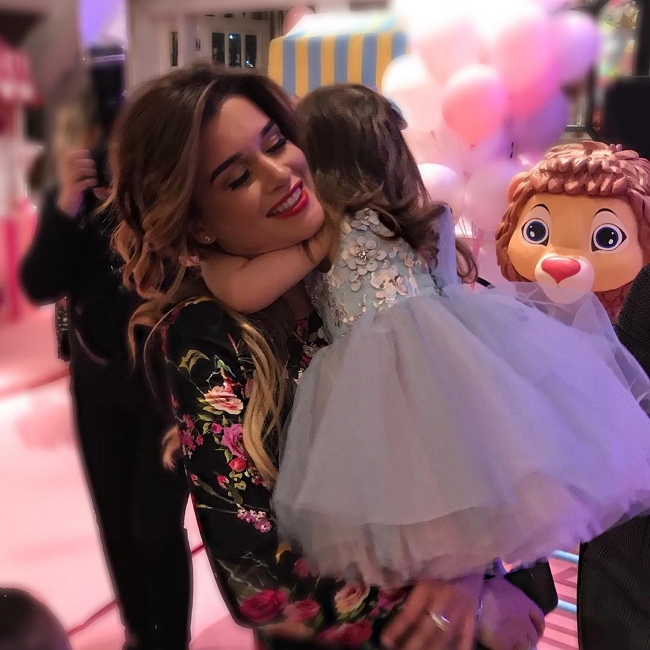 Фото с вечеринки в честь Теоны Омаровой Фото с вечеринки в честь Теоны Омаровой