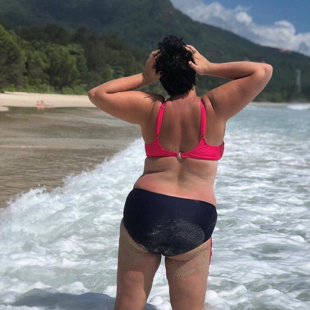 Александра Черно показала всем пятую точку Александра Черно показала всем пятую точку