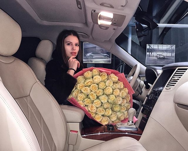 Евгений Кузин порадовал жену роскошным подарком Евгений Кузин порадовал жену роскошным подарком