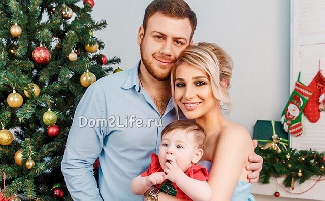 Блюменкранцы устроили фотосессию с дочерью Блюменкранцы устроили фотосессию с дочерью