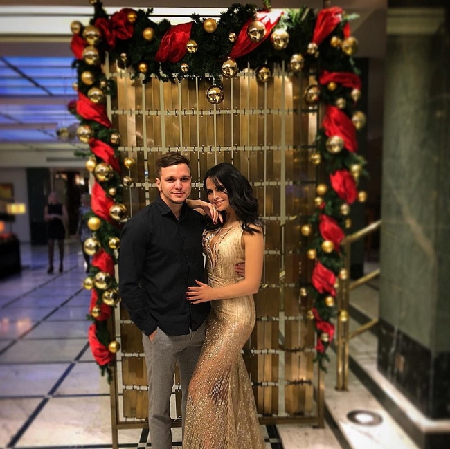 Виктория Романец и Антон Гусев прогулялись по Праге Виктория Романец и Антон Гусев прогулялись по Праге