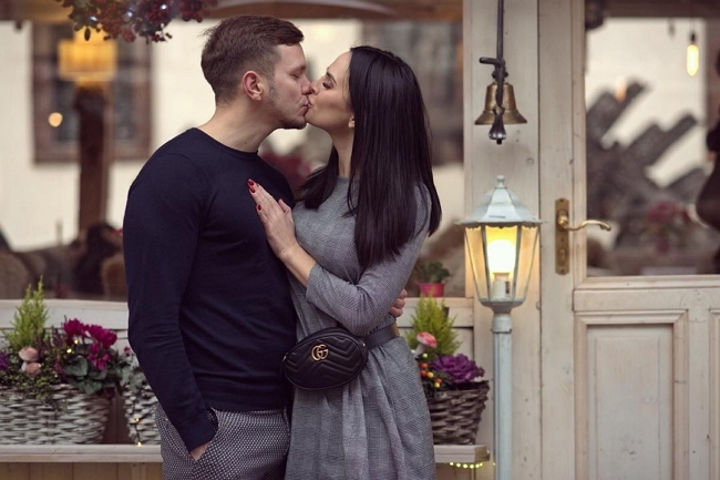 Виктория Романец и Антон Гусев прогулялись по Праге Виктория Романец и Антон Гусев прогулялись по Праге