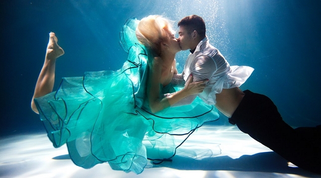 Африкантова и Капаклы «занялись любовью» под водой Африкантова и Капаклы «занялись любовью» под водой