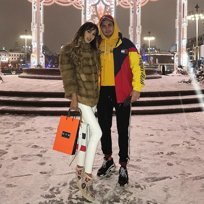 Лера Фрост устала от инфантильности Захара Саленко Лера Фрост устала от инфантильности Захара Саленко