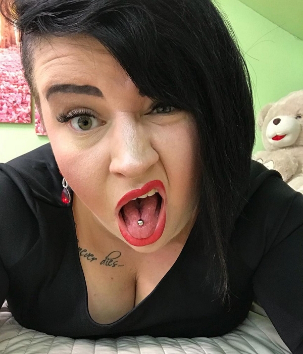 Александра Черно вновь ругается с хейтерами Александра Черно вновь ругается с хейтерами