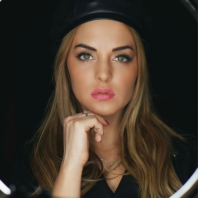 Мнение: Тонкий расчет Ефременковой? Мнение: Тонкий расчет Ефременковой?