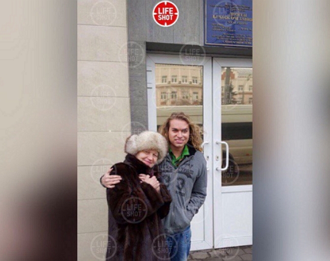 Гоген Солнцев повел свою 70-летную невесту в ЗАГС Гоген Солнцев повел свою 70-летную невесту в ЗАГС