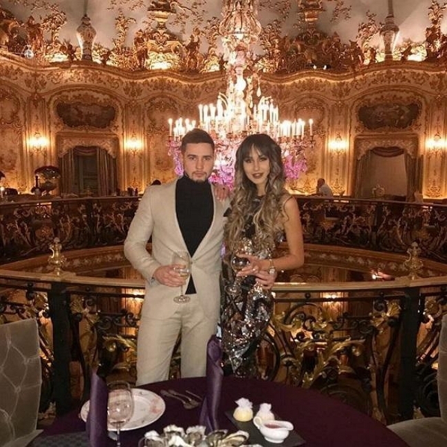 Лера Фрост: Общаемся, но не съезжаемся Лера Фрост: Общаемся, но не съезжаемся