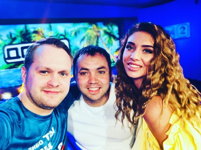 Фото со съёмок ток-шоу (30.03.2018) Фото со съёмок ток-шоу (30.03.2018)