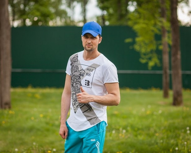 Сергей Сичкар: Мне нужна одна девушка Сергей Сичкар: Мне нужна одна девушка