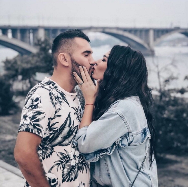 Екатерина Зиновьева и Денис Давыдов больше не вместе Екатерина Зиновьева и Денис Давыдов больше не вместе