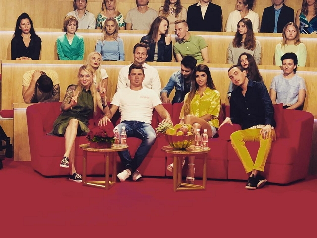 Фото со съёмок ток-шоу (3.09.2018) Фото со съёмок ток-шоу (3.09.2018)