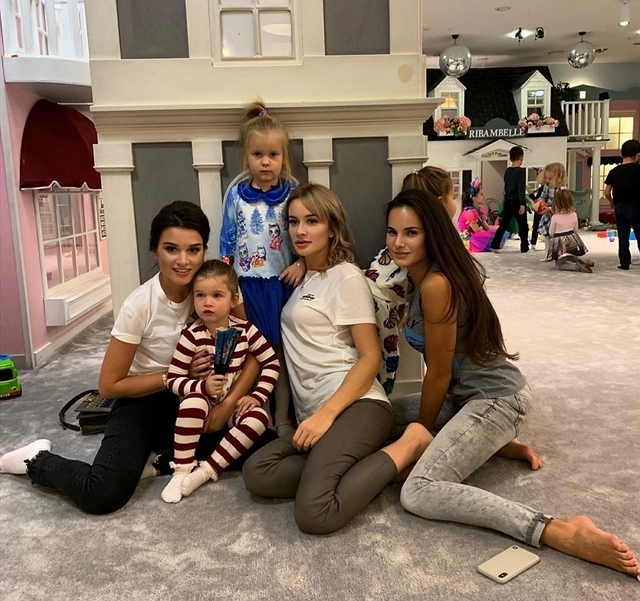 Фото детей участников Дома-2 (23.11.2018) Фото детей участников Дома-2 (23.11.2018)