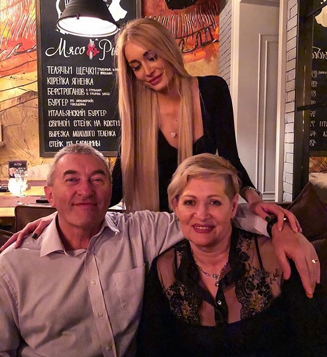 У Кристины Дерябиной обнаружился новый отец У Кристины Дерябиной обнаружился новый отец