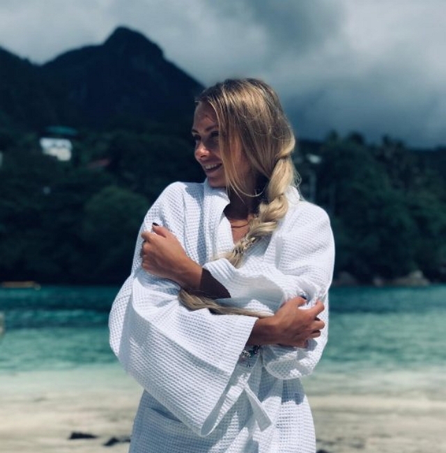 Рита Ларченко просит фанатов Дома-2 простить её и Илью Яббарова Рита Ларченко просит фанатов Дома-2 простить её и Илью Яббарова