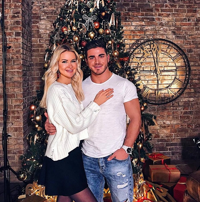 Марина Африкантова: Он держит меня в ежовых рукавицах Марина Африкантова: Он держит меня в ежовых рукавицах