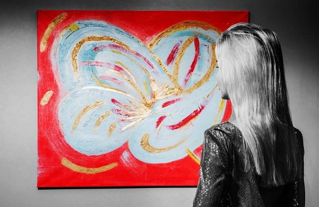 Марина Африкантова решила взять в руки кисти Марина Африкантова решила взять в руки кисти