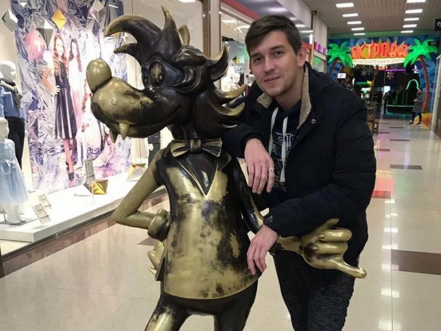 Вика Комиссарова стала жертвой обезумевшего бойфренда Вика Комиссарова стала жертвой обезумевшего бойфренда