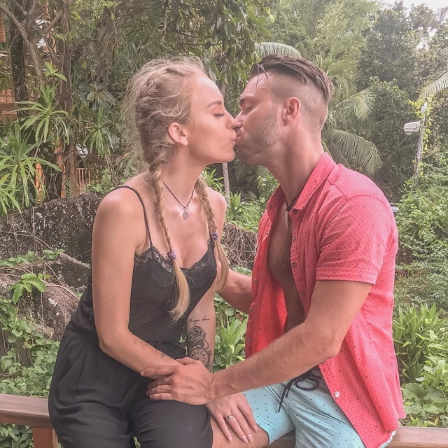 Алексей Безус: Слышишь, я к тебе обращаюсь Алексей Безус: Слышишь, я к тебе обращаюсь