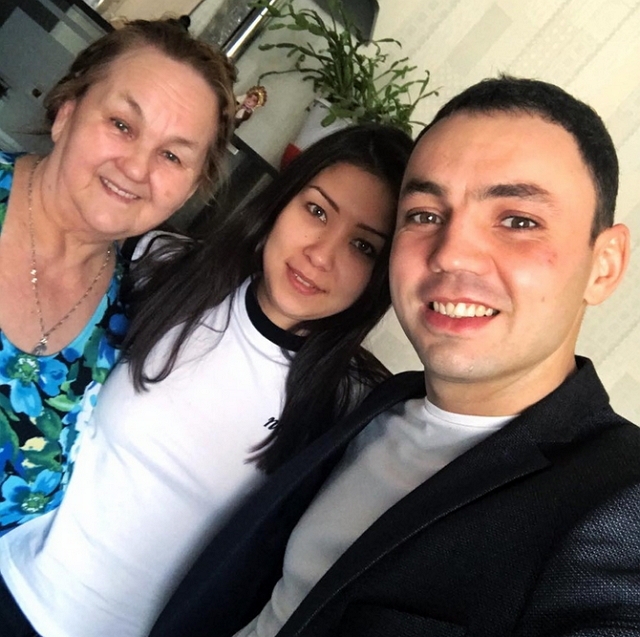 Александр Гобозов познакомил новую пассию с мамой Александр Гобозов познакомил новую пассию с мамой