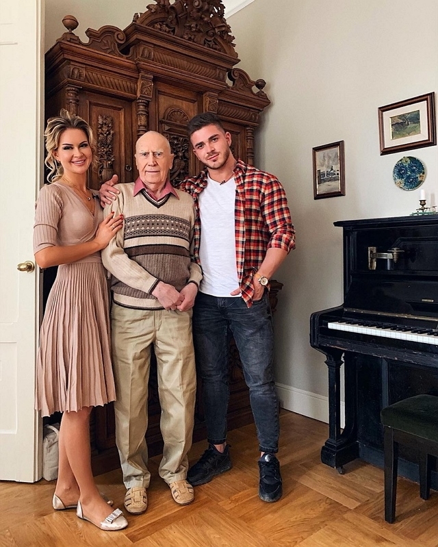 Марина Африкантова: Дедуля, ты молодец! Марина Африкантова: Дедуля, ты молодец!