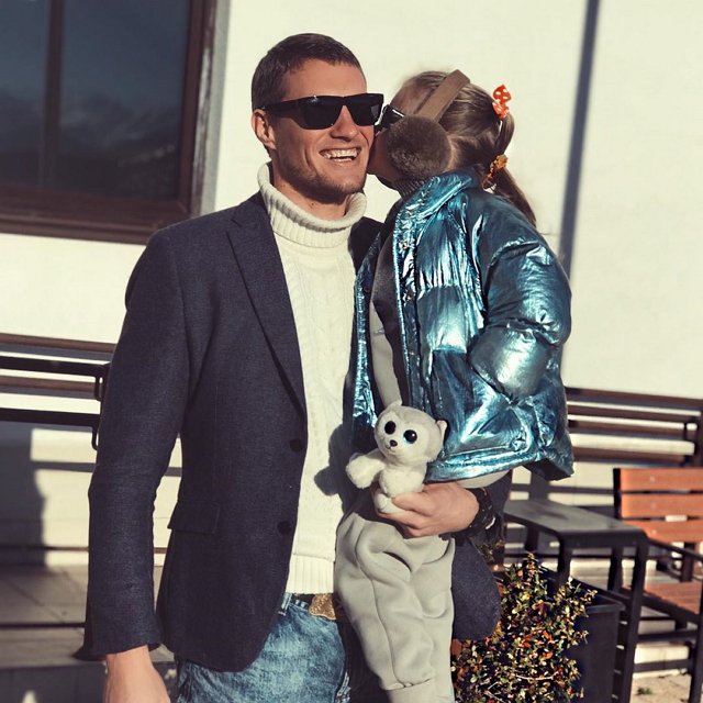 Александр Задойнов: Доченька, с днём рождения! Александр Задойнов: Доченька, с днём рождения!