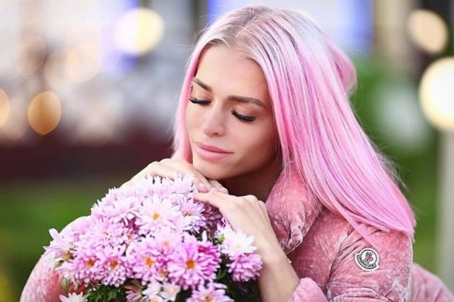 Анастасия Балинская готовится к работе моделью Анастасия Балинская готовится к работе моделью