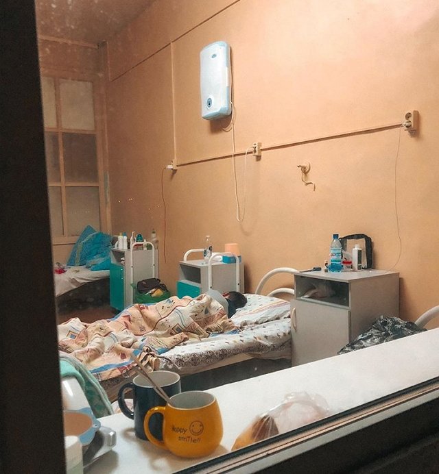 Супруги Салибековы в шоке от условий больницы, в которую попал их сын