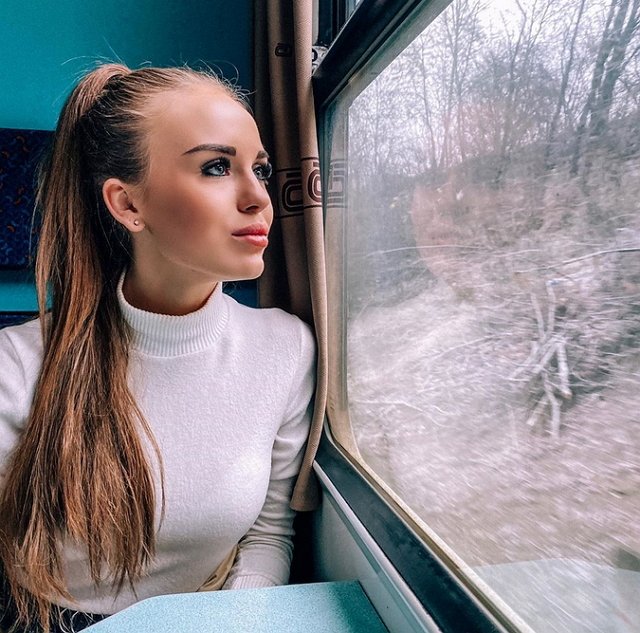 Милена Безбородова: С 7 лет мне пришлось стать самостоятельной Милена Безбородова: С 7 лет мне пришлось стать самостоятельной