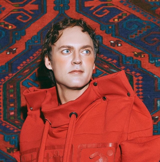 Андрей Григорьев-Апполонов: Она - просто красивая обертка Андрей Григорьев-Апполонов: Она - просто красивая обертка