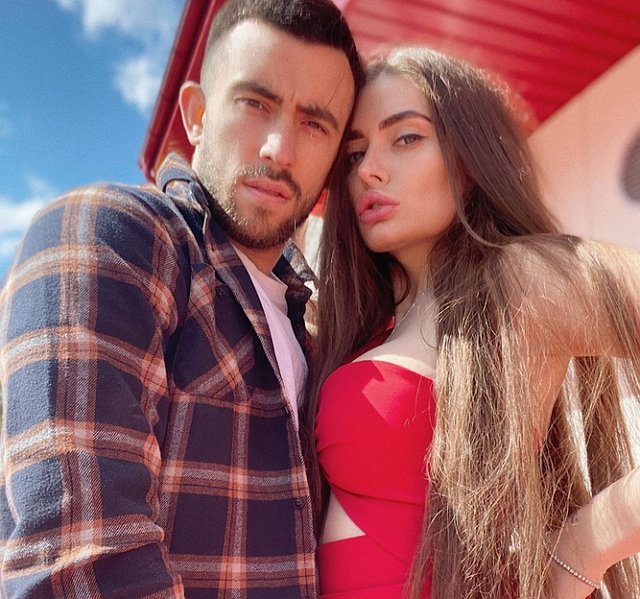 Игорь Григорьев: Недосягаемая статная девушка Игорь Григорьев: Недосягаемая статная девушка