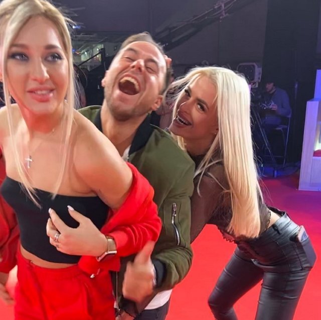 Фото со съёмок ток-шоу (10.05.2020) Фото со съёмок ток-шоу (10.05.2020)