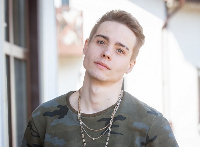 Максим Колесников: Её просто заколебало мнение окружающих Максим Колесников: Её просто заколебало мнение окружающих