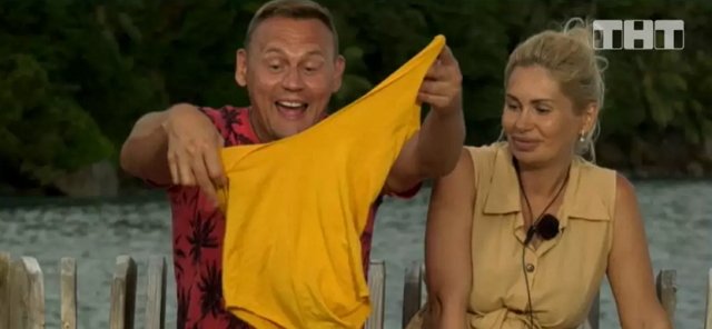 Саша Черно и Степан Меньщиков обмениваются «подарками» Саша Черно и Степан Меньщиков обмениваются «подарками»