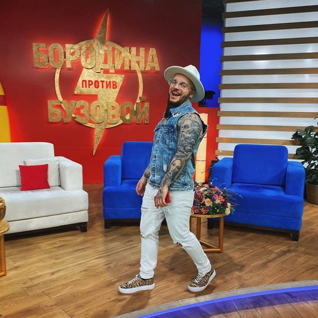 Фото со съёмок ток-шоу (16.05.2020) Фото со съёмок ток-шоу (16.05.2020)