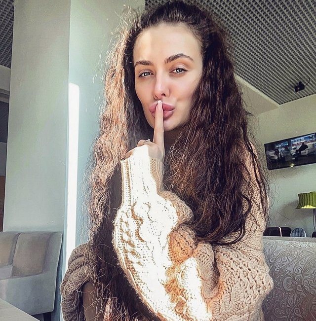 Юлия Жукова: Думаю ещё раз сделать нос или грудь Юлия Жукова: Думаю ещё раз сделать нос или грудь