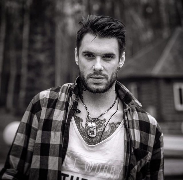 Евгений Ромашов устроил слежку за Юлией Белой Евгений Ромашов устроил слежку за Юлией Белой