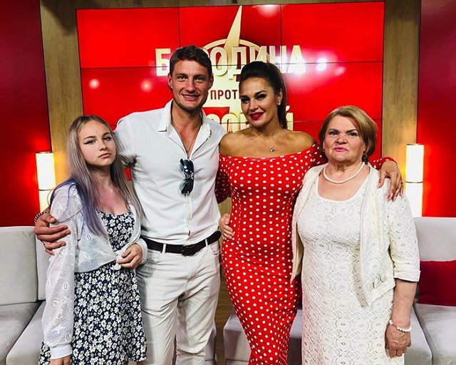 Зачем на поляне появилась дочь Александра Задойнова? Зачем на поляне появилась дочь Александра Задойнова?