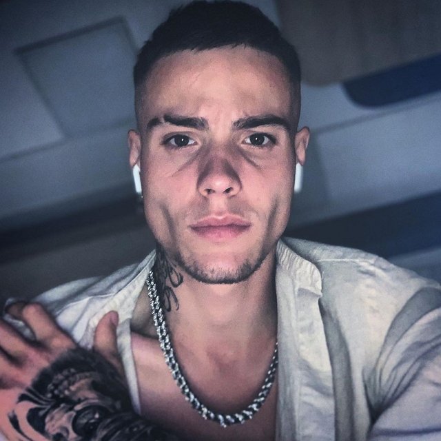 Максим Колесников: Поцелуй один был, в губы Максим Колесников: Поцелуй один был, в губы