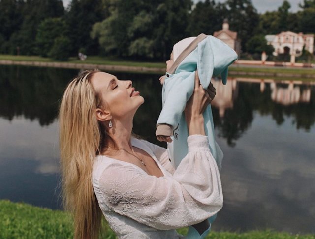 Кристина Черкасова оправдалась за короткий наряд на свадьбе Блюменкранцев Кристина Черкасова оправдалась за короткий наряд на свадьбе Блюменкранцев