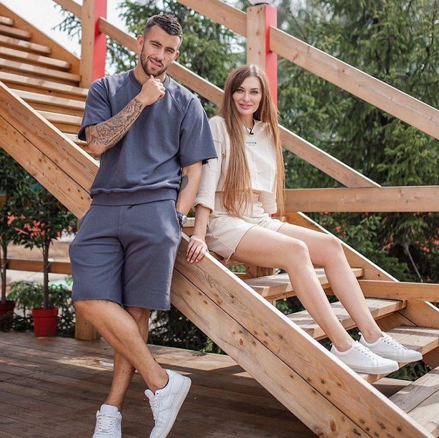 Юлия Жукова в восторге от подаренного кольца: Я всё ждала шутки Юлия Жукова в восторге от подаренного кольца: Я всё ждала шутки