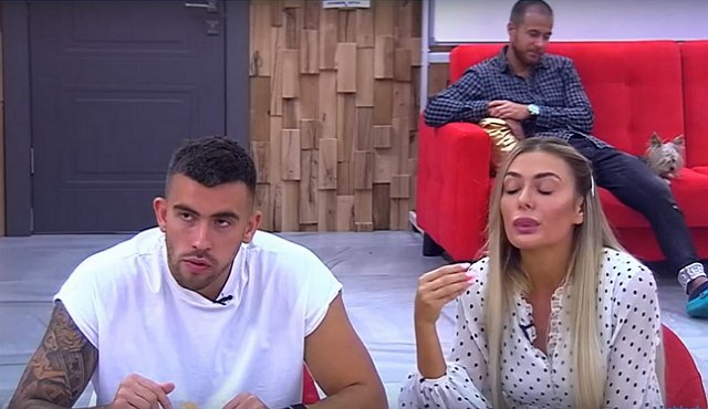 Юля Жукова решилась на операцию из-за насмешек хейтеров Юля Жукова решилась на операцию из-за насмешек хейтеров