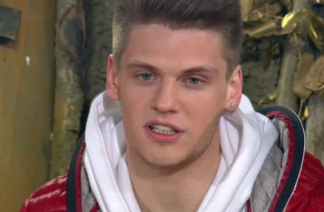 Моргенштерну придется бороться за комнату на два фронта Моргенштерну придется бороться за комнату на два фронта