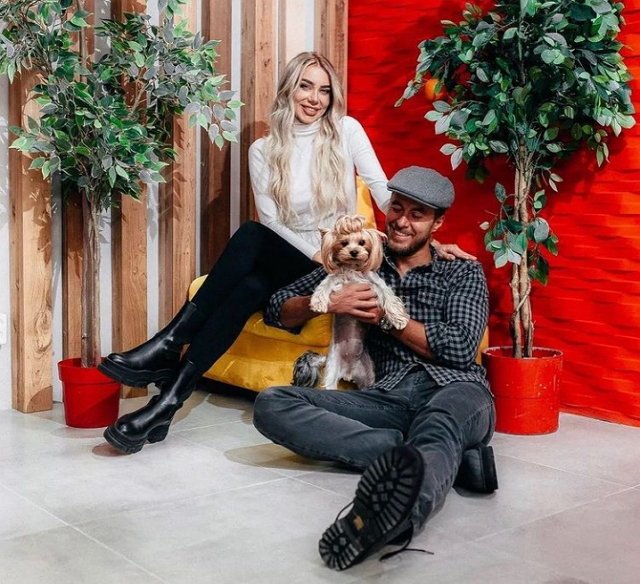 Паршина «прогибается» под Уманского, лишь бы он её не бросил Паршина «прогибается» под Уманского, лишь бы он её не бросил