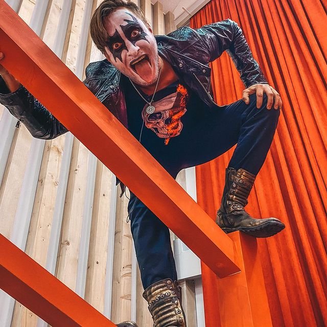 Безус показал новой девушке свое истинное лицо Безус показал новой девушке свое истинное лицо