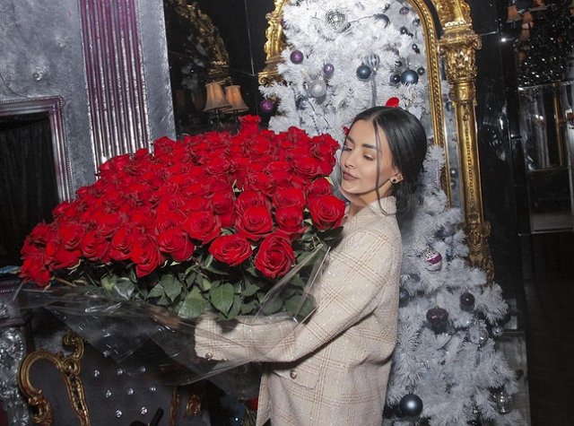 А существует ли загадочный поклонник Кристины Бухынбалтэ? А существует ли загадочный поклонник Кристины Бухынбалтэ?