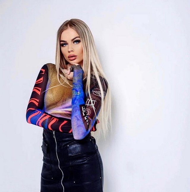 Марина Страхова: Решила вам кое-что рассказать Марина Страхова: Решила вам кое-что рассказать