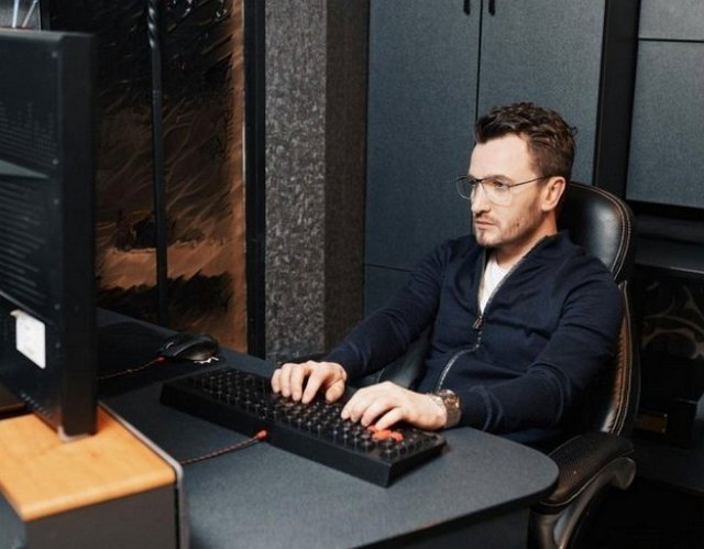 Влад Кадони: Общение с человеком строится не напрямую Влад Кадони: Общение с человеком строится не напрямую